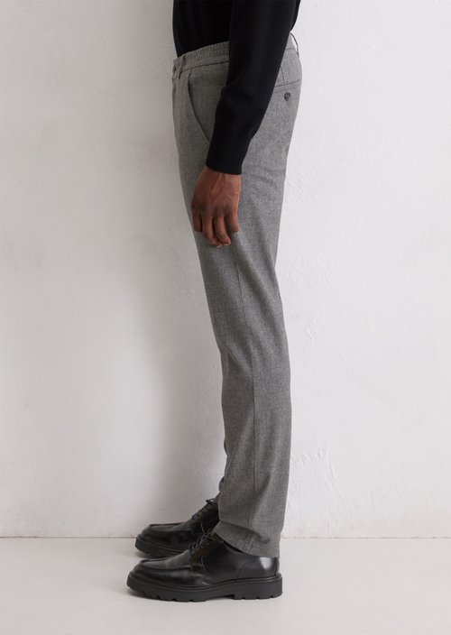 Chino model Stig shaped — Medium Grey