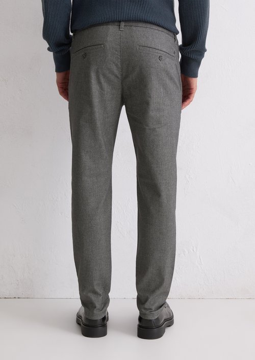 Chino model Stig shaped — Medium Grey