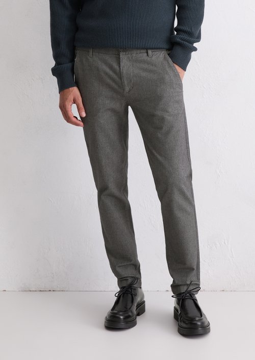 Chino model Stig shaped — Medium Grey