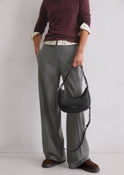 Shoulder bag medium Black worn on model