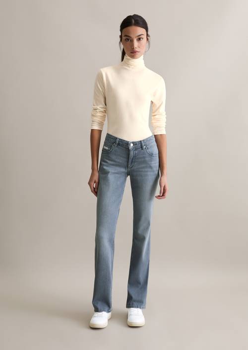Jeans model Nella bootcut Light Grey in front view