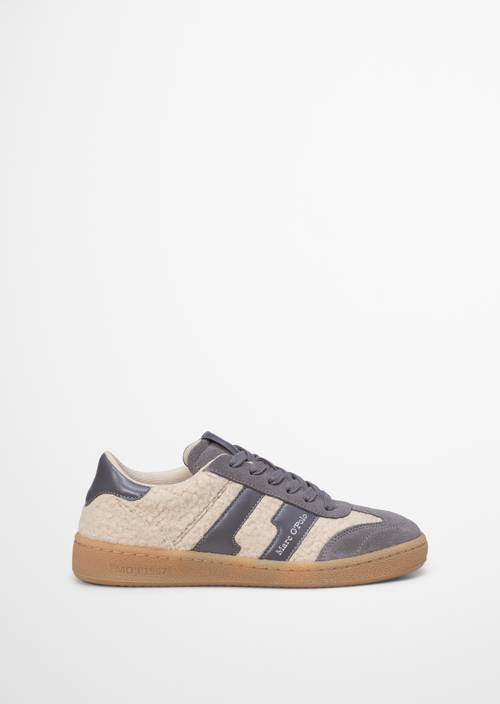 Sneaker Model Court Natural Ansicht rechter Schuh von außen