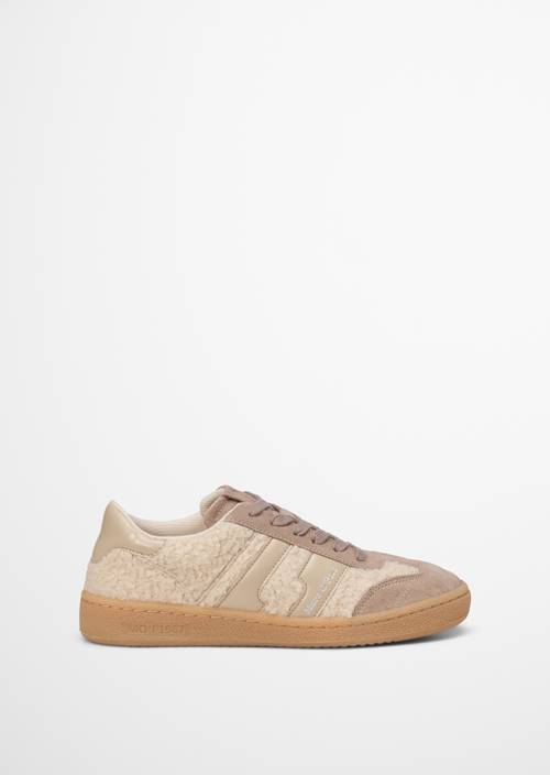 Sneaker Model Court Natural Ansicht rechter Schuh von außen