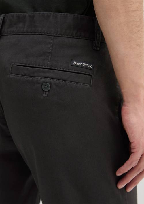 Chino model Stig shaped Broken Graphite in detail view