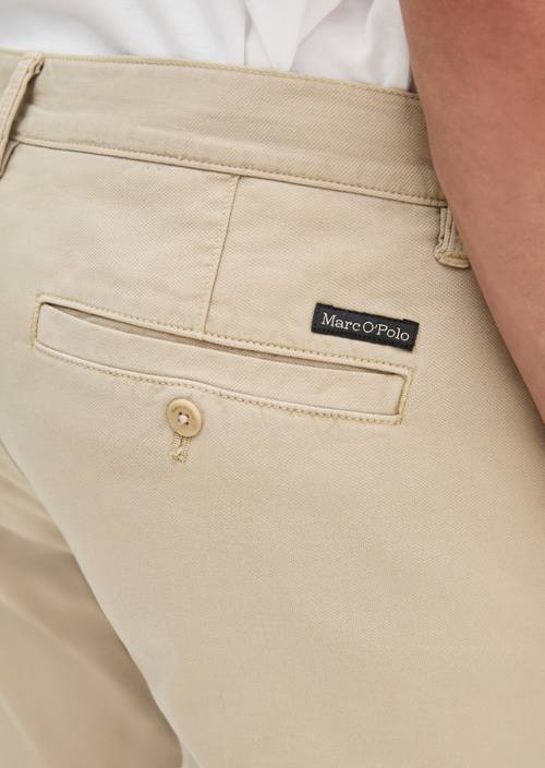 Chino model Stig shaped Pure Cashmere in detail view