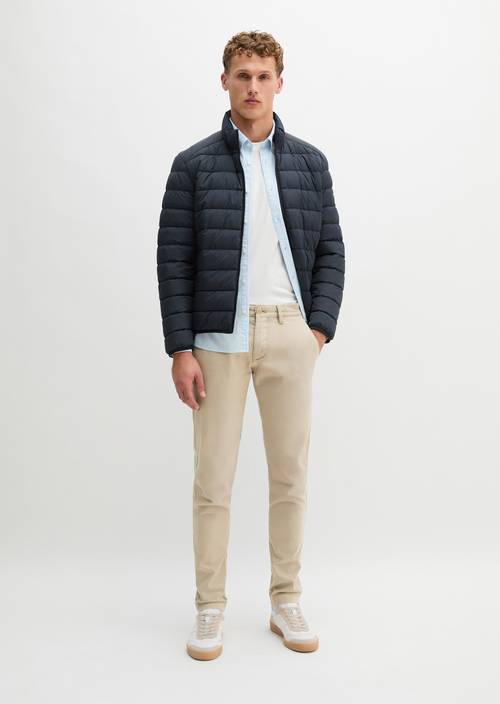 Chino model Stig shaped Pure Cashmere in front view