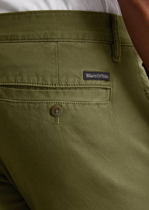 Chino model Stig shaped Olive in detail view