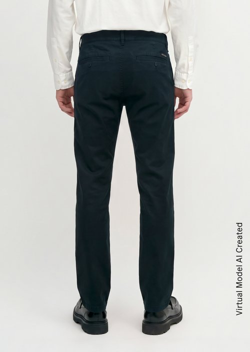 Chino model Stig shaped — Dark Navy