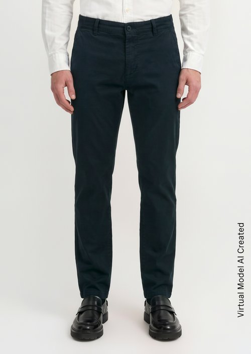 Chino model Stig shaped — Dark Navy