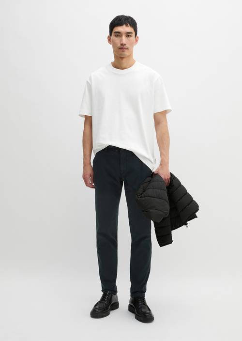 Chino model Stig shaped Dark Navy in front view