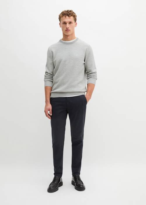 Chino model Osby tapered Dark Navy in front view