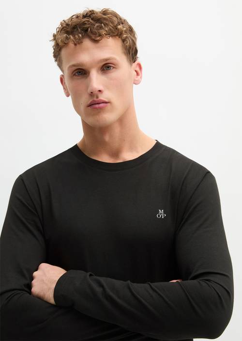 Longsleeve shaped Black in Frontalansicht