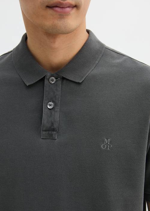 Poloshirt Piqué regular Light Graphite in Detailansicht