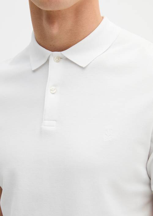 Polokošile ve tvaru piqué White v detailním pohledu