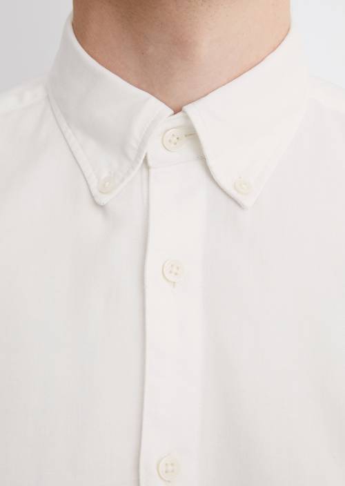 Běžná košile Silky White v detailním pohledu