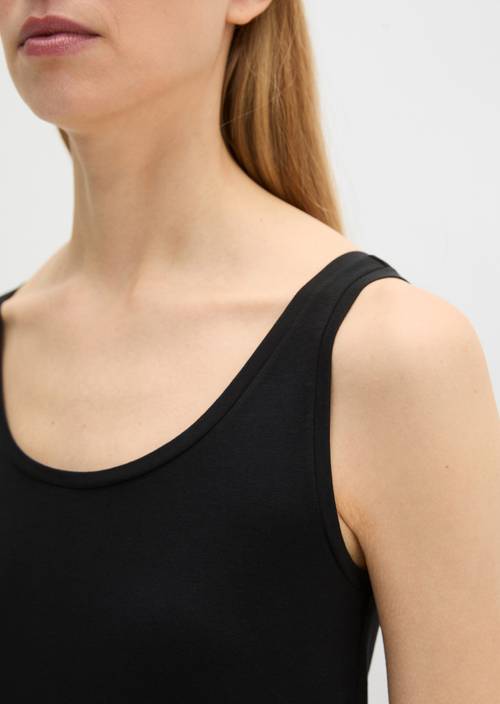 Tanktop slim Black in Detailansicht
