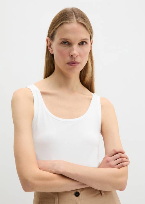 Tanktop slim White in Frontalansicht