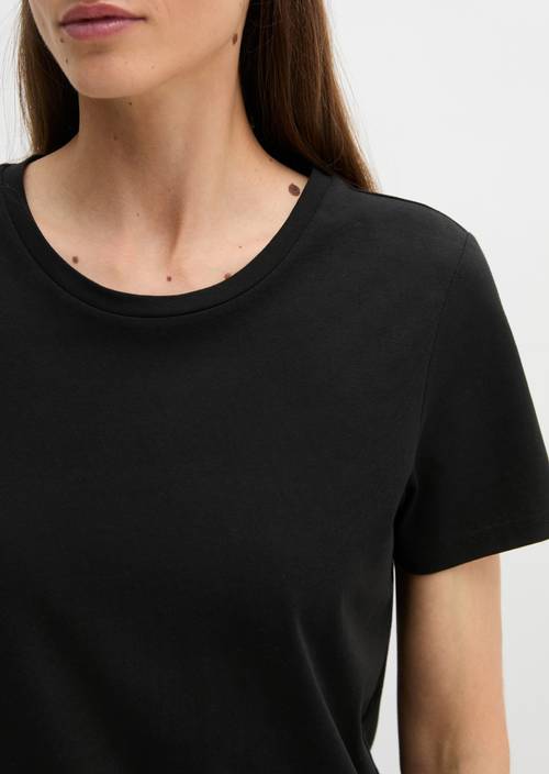 Regular round neck T-shirt Black in detail view