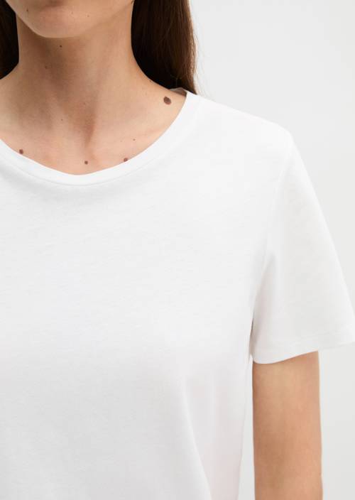 Regular round neck T-shirt White in detail view