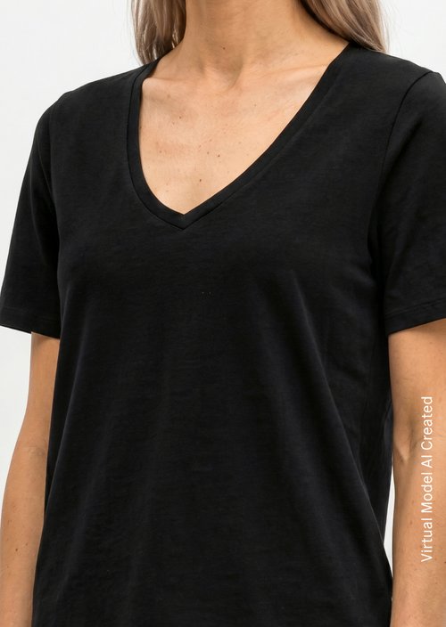 V-neck T-shirt, regular fit — Black