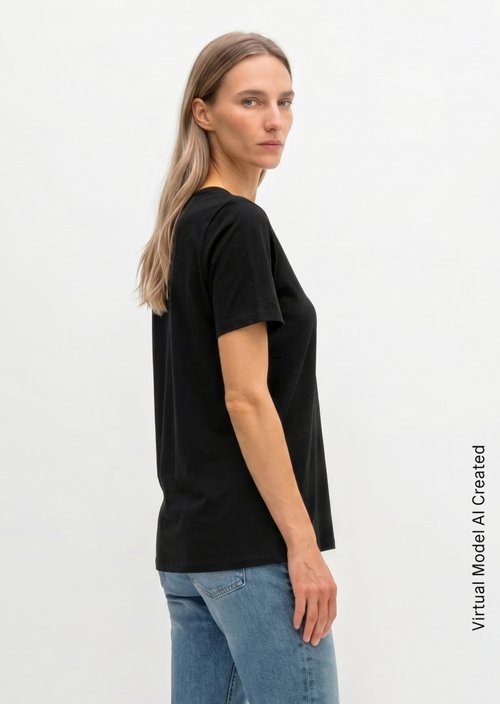V-neck T-shirt, regular fit — Black