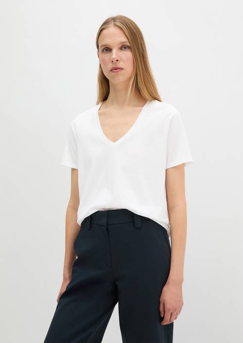 V-Neck-T-Shirt regular White in Frontalansicht