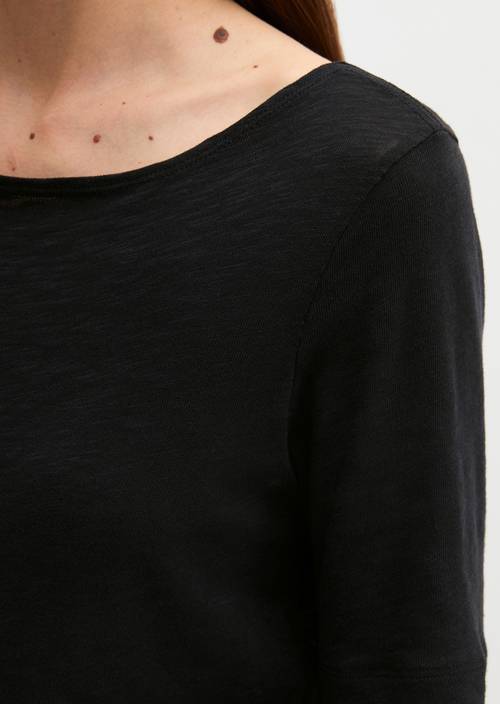 Pravidelné tričko ze žerzeje slub Black v detailním pohledu