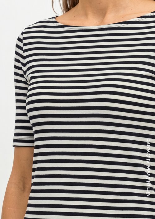 Striped T-shirt in a slim fit — Black