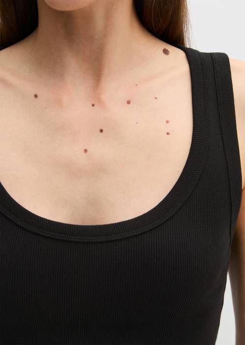 Regular tank top Black in detail view