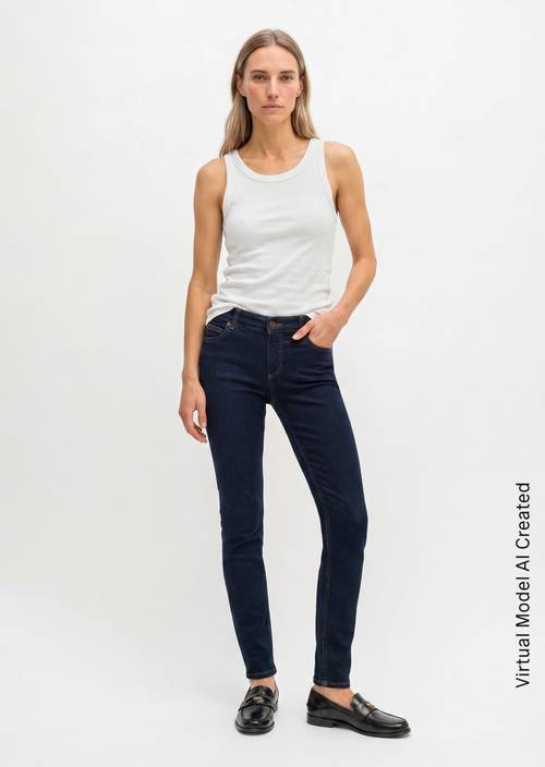 Jeans model Alby slim Clean Dark Blue Wash in front view