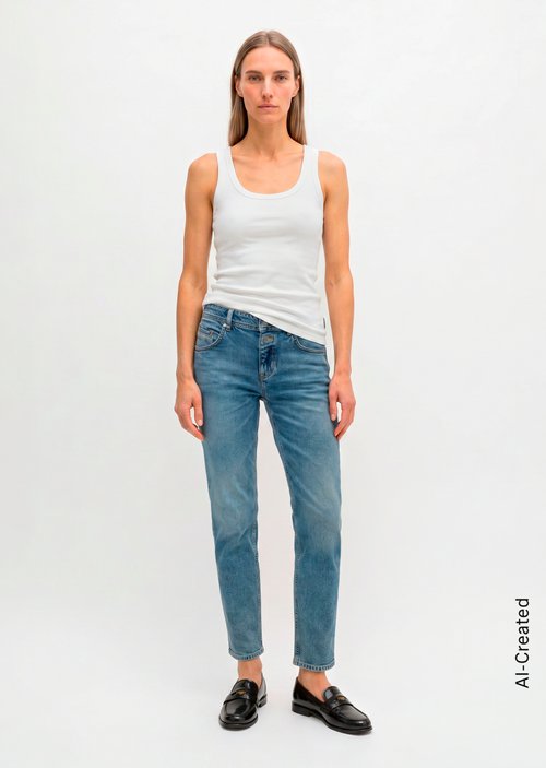 Jeans model Theda boyfriend — Very Light Blue Wash