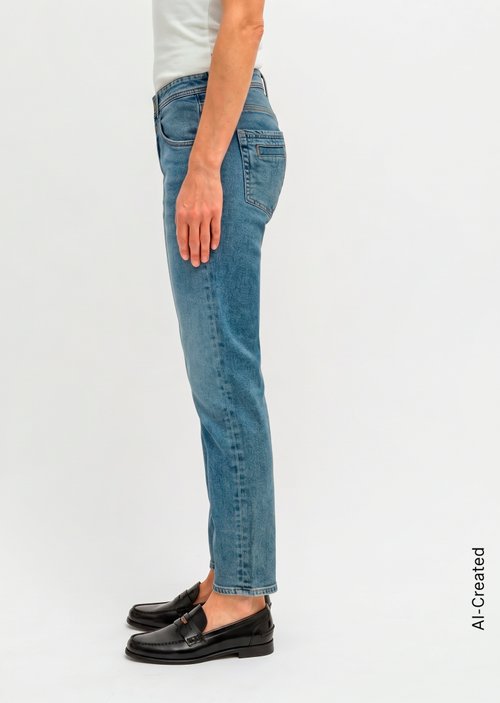 Jeans model Theda boyfriend — Very Light Blue Wash