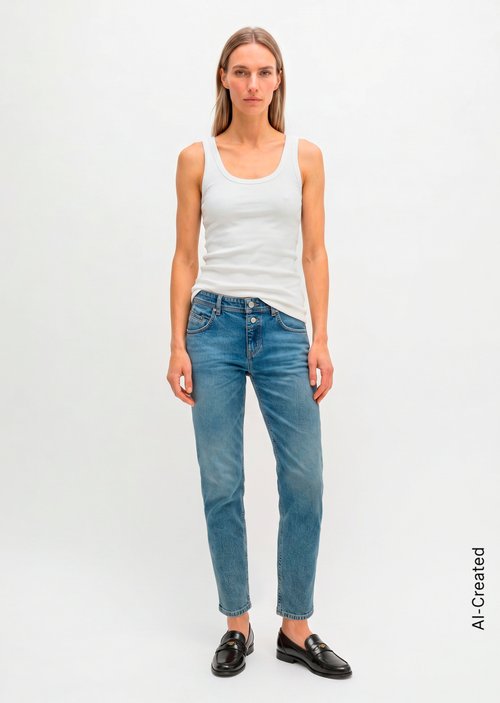 Jeans model Theda boyfriend — Very Light Blue Wash