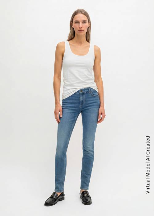 Jeans modèle Alby slim Very Light Blue Wash en vue de face