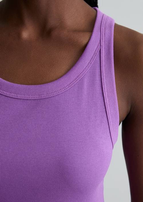 DfC Ripp-Tanktop slim Grand Violet in Detailansicht