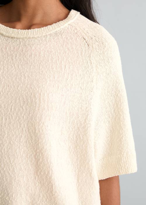 Regularny sweter z krótkim rękawem Creamy White w widoku szczegółowym