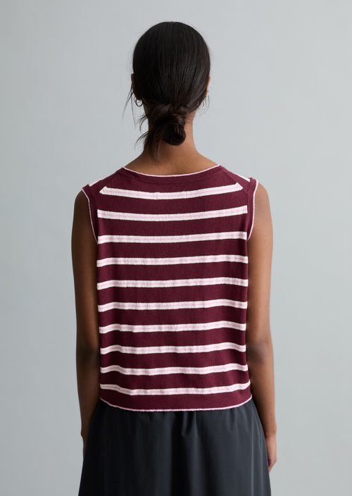 Sleeveless knitted sweater regular — Dark Pink