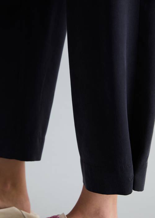 Hose relaxed Blue Depths in Detailansicht