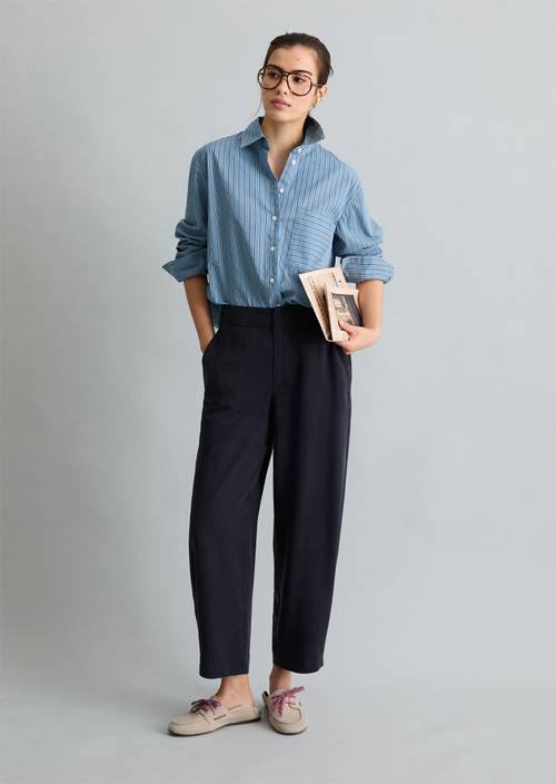 Hose relaxed Blue Depths in Frontalansicht