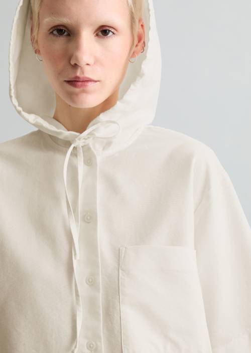 Blusa con capucha relaxed cropped Silky White en vista detallada