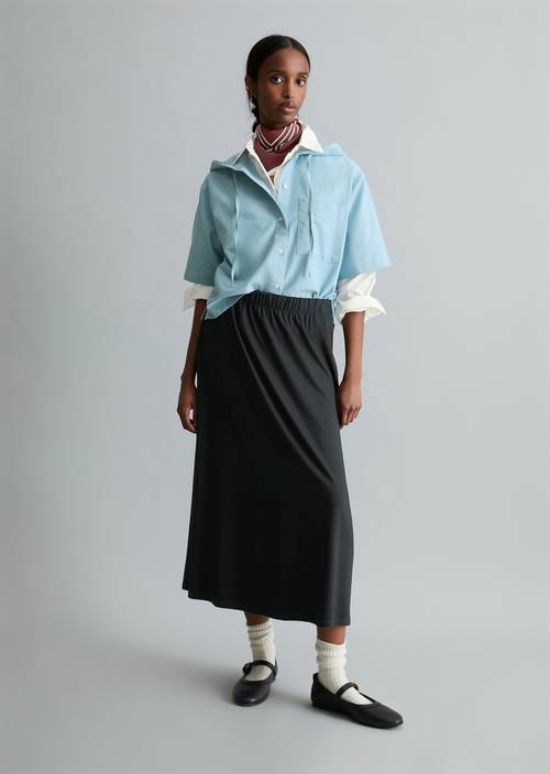 Blusa con capucha relaxed cropped Light Blue en vista frontal