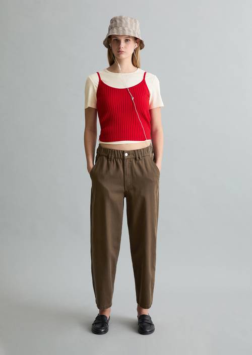 Barrel-Pants cropped Hazelnut Brown in Frontalansicht