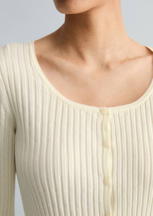 Chaqueta de punto de canalé slim Creamy White en vista detallada