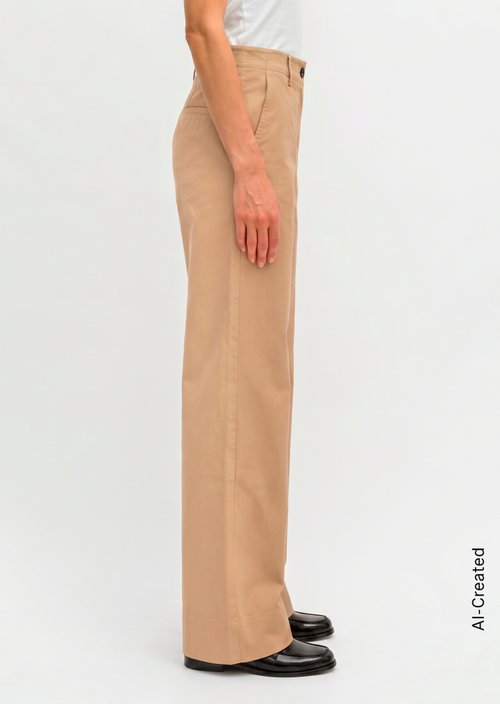 Chino model Lande wide — Salted Caramel