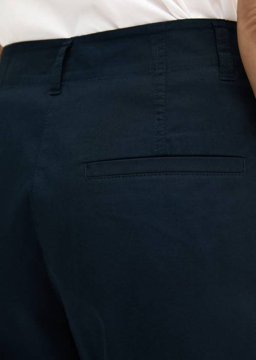 Chino modèle Lande large Thunder Blue en vue détaillée