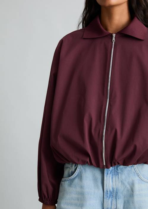 Chaqueta Bubble regular Merlot Red en vista detallada