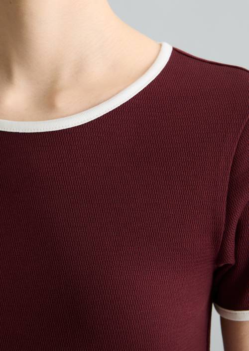 Camiseta con estructura slim Dark Red en vista detallada