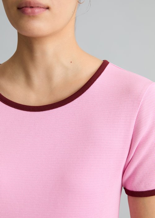 T-shirt with structure slim — Medium Pink