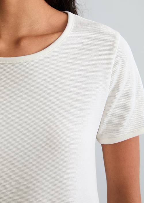 DfC T-shirt with structure relaxed Silky White in detail view