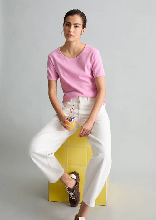 DfC T-shirt with structure relaxed Pale Bubblegum in front view